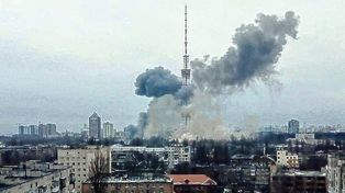 En la capital de Ucrania, Kiev, un ataque impactó en la torre de la televisión, con saldo de cinco muertos y cinco heridos.