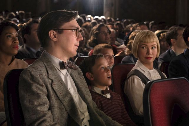 Un pequeño Spielberg en el cine junto a sus padres