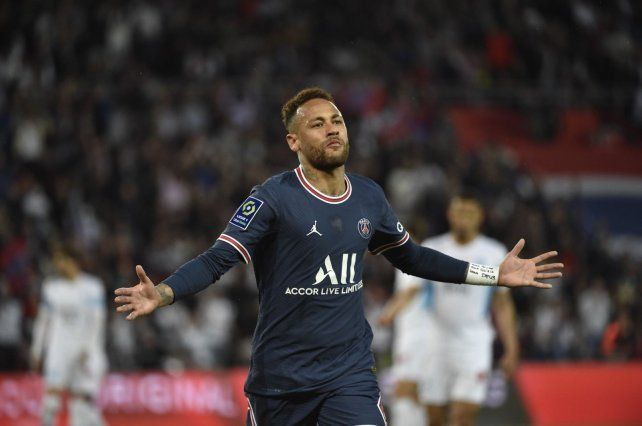 El brasileño Neymar también podría irse del PSG.