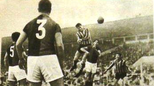 Hoy se cumplen 58 añosseguidos de Newells en la A. Desde el 26 de abril de 1964 cuando perdió 4 a 0con Central.