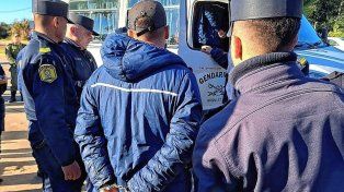 Los hinchas uruguayos fueron detenidos tras robar en una estación de servicios de Concordia.