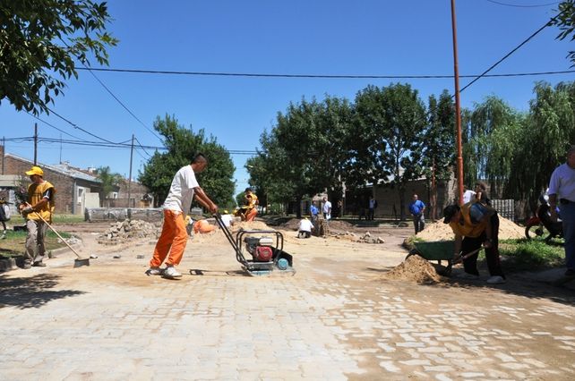 El Municipio realiza 35 cuadras de pavimento articulado en 10 barrios