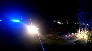Hallan el cadáver de un hombre atado de pies y manos en un descampado