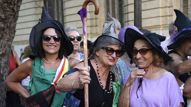 Marcha antifascista: cierre multitudinario con el Monumento a la Bandera de fondo