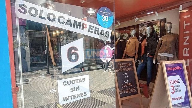 Ropa: mientras liquidan, anticipan subas en nueva temporada