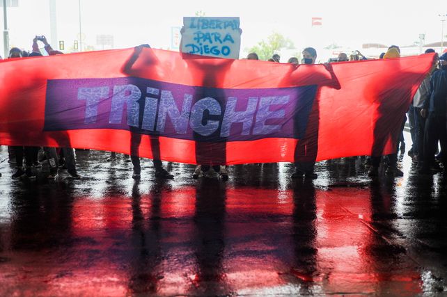 Una bandera recordó al Trinche Carlovich