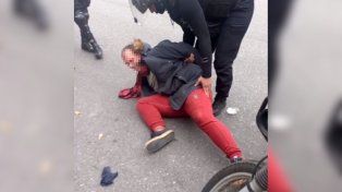 Pactó la venta de un teléfono por internet y el comprador fue armado para robárselo