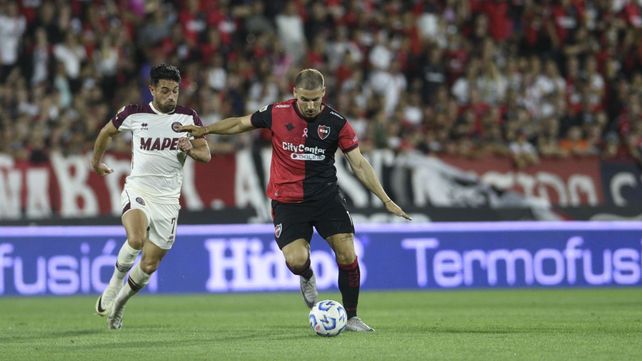 El croata Matko Miljevic se apresta a sacar un disparo que terminó en el gol del triunfo de Newells.