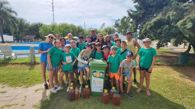 A través de Reciclá tu aceite buscan concientizar a los chicos en la educación ambiental.