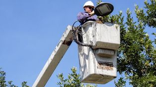 La colocación de las nuevas luminarias se está llevando a cabo en los barrios Santa Teresita&nbsp; y Lisandro de la Torre