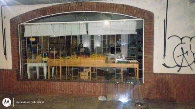 De zapatos a bananas: el insólito botín de un ladrón detenido tras un robo fallido en barrio Candioti Sur