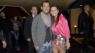 El emotivo video de Carlitos Tevez pidiéndole casamiento a su novia, tras 19 años de relación