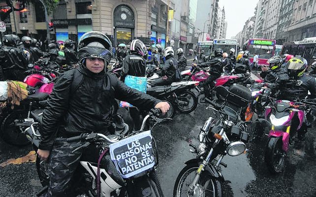 Reclamo. Cientos de moteros cortaron el tránsito frente al Obelisco.&nbsp;