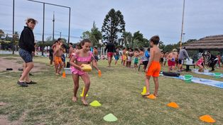 Roldán. El programa Aguas Educa visitó la Escuela de Verano que funciona en el Polideportivo Municipal