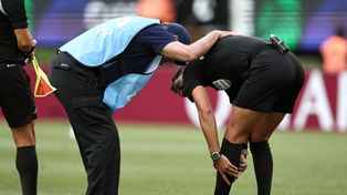 Facundo Tello sintió un dolor en la rodilla y tuvo que ser sustituido en el partido entre Jamaica y Congo. El árbitro argentino temió quedarse sin Mundial.