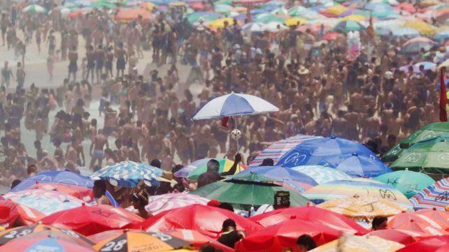 Río de Janeiro sufre una ola de calor con térmicas superiores a 58º