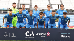 Estudiantes de Río Cuarto, con Lo Celso y Tevez, primero y tercero desde la izquerda.
