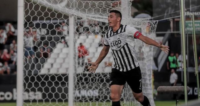 Tacuara Cardozo explotó futbolísticamente a partir de su llegada a Newells en 2006. De ahí se fue a Benfica transferido en 11 millones de euros.