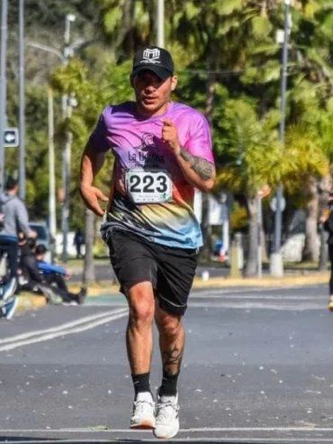 Maquinita Martínez, el runner de puños apretados