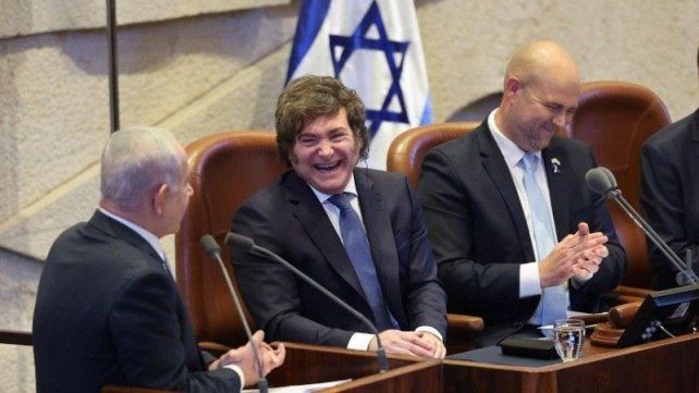 Milei habló en el parlamento de Israel y confirmó que mudará la embajada Argentina a Jerusalén. Milei habló en el parlamento de Israel y confirmó que mudará la embajada Argentina a Jerusalén.