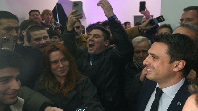Aleart celebró en el búnker de La Libertad Avanza, en Sarmiento entre Santa Fe y San Lorenzo.