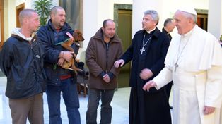 El Papa celebró sus 77 años con los pobres