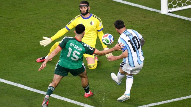 De entrada Messi hizo un golazo pero se lo anularon