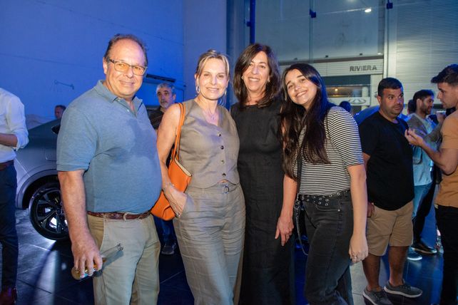 Carlos y María Eugenia Diedrich ,Claudia González, y María Clara Pesado castro