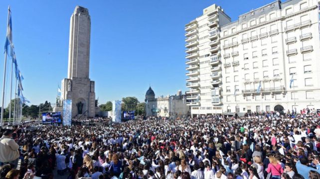 Miles de chicos y chicas volvieron a participar de la tradicional ceremonia.&nbsp;