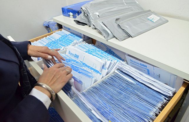 En la delegación de calle salta se estima que quedan unos 2.500 documentos por retirar.