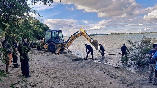 Colón: un auto robado apareció sumergido en el río Uruguay