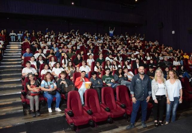Casi 1.200 alumnos del secundario vieron gratis de la película Argentina 1985