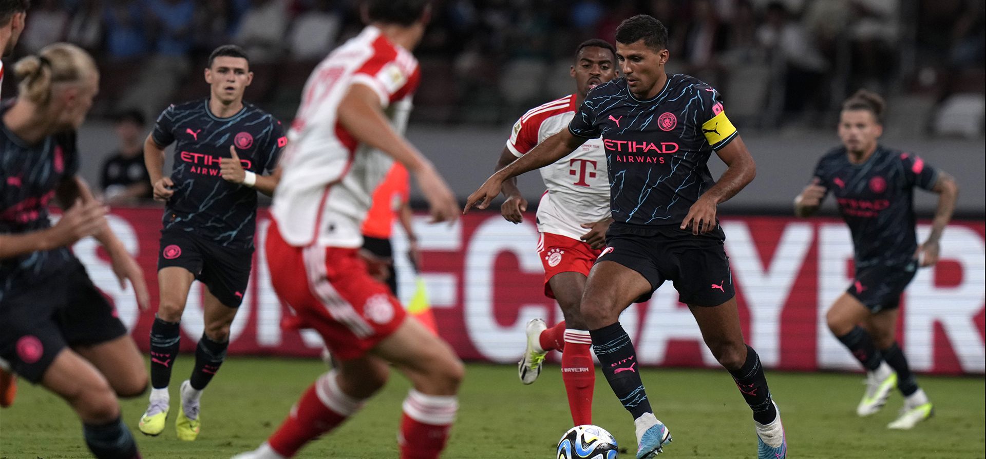 Rodrigo, del Manchester City, mantiene el balón durante un partido amistoso contra el Bayern en el Estadio Nacional de Tokio, Japón, el miércoles 26 de julio de 2023. (Foto AP/Shuji Kajiyama) Rodrigo, del Manchester City, mantiene el balón durante un partido amistoso contra el Bayern en el Estadio Nacional de Tokio, Japón, el miércoles 26 de julio de 2023. (Foto AP/Shuji Kajiyama)