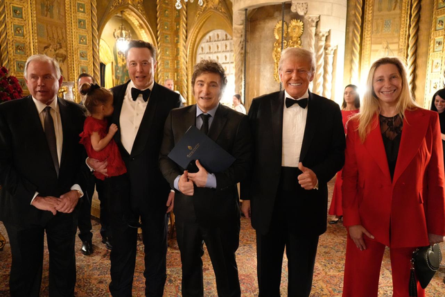 Acompañados por Musk
