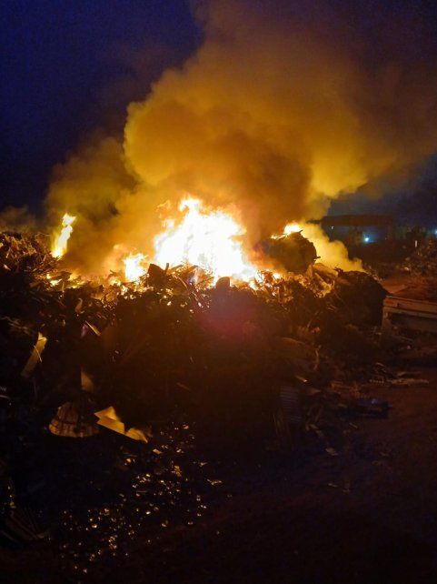 El incendio ocurrió este jueves en Gaucho Antonio Rivero y José María Rosa.