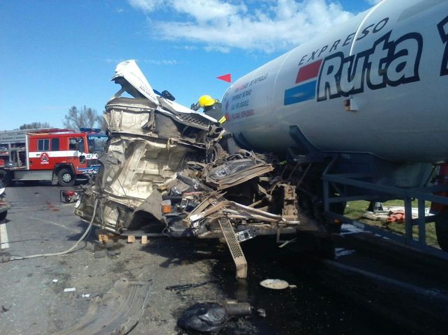 Autopista Santa Fe - Rosario: choque en cadena de dos autos y dos camiones