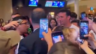 Scaloni salió de paseo por Rosario y fue abordado por un grupo de hinchas