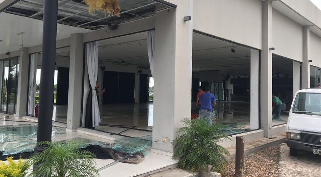Los detrozos en la zona del puerto