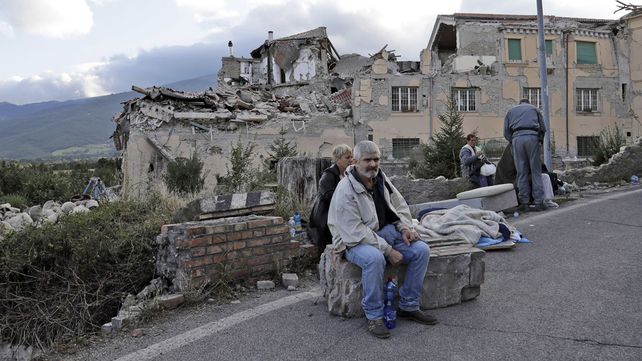 Ascienden a 120 los muertos por el devastador terremoto en el centro de Italia