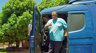 Topadora Cáceres en uno de sus camiones, su trabajo de la actualidad en Campo 9 (Paraguay).&nbsp;