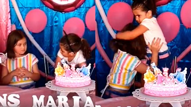 La cumpleañera se ofendió con su amiga y la tomó de los pelos.&nbsp;