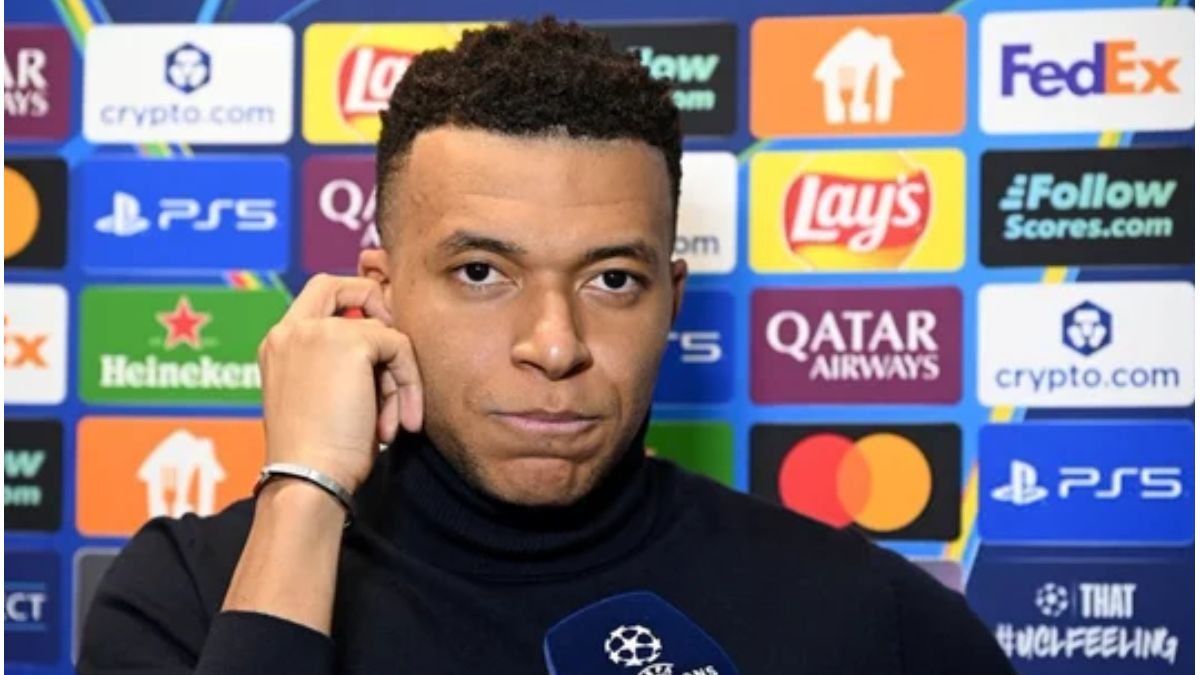 Kylian Mbappé quedó en el centro de las críticas en Francia tras dejar la concentración