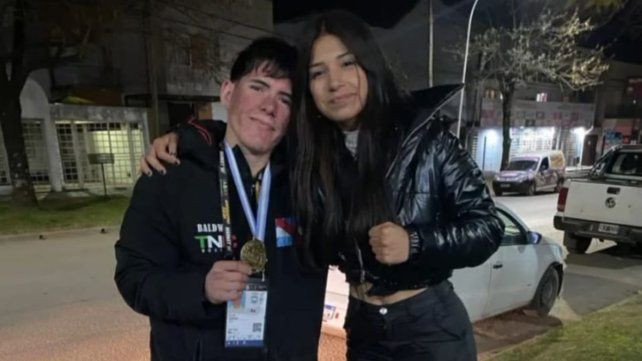 Los boxeadores Alan Godoy y Sofía Palacios fueron campeones en los Jadar.