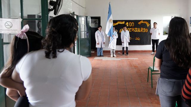 Festejos por los 100 años de la escuela del Charigüé, una historia escrita al otro lado del río