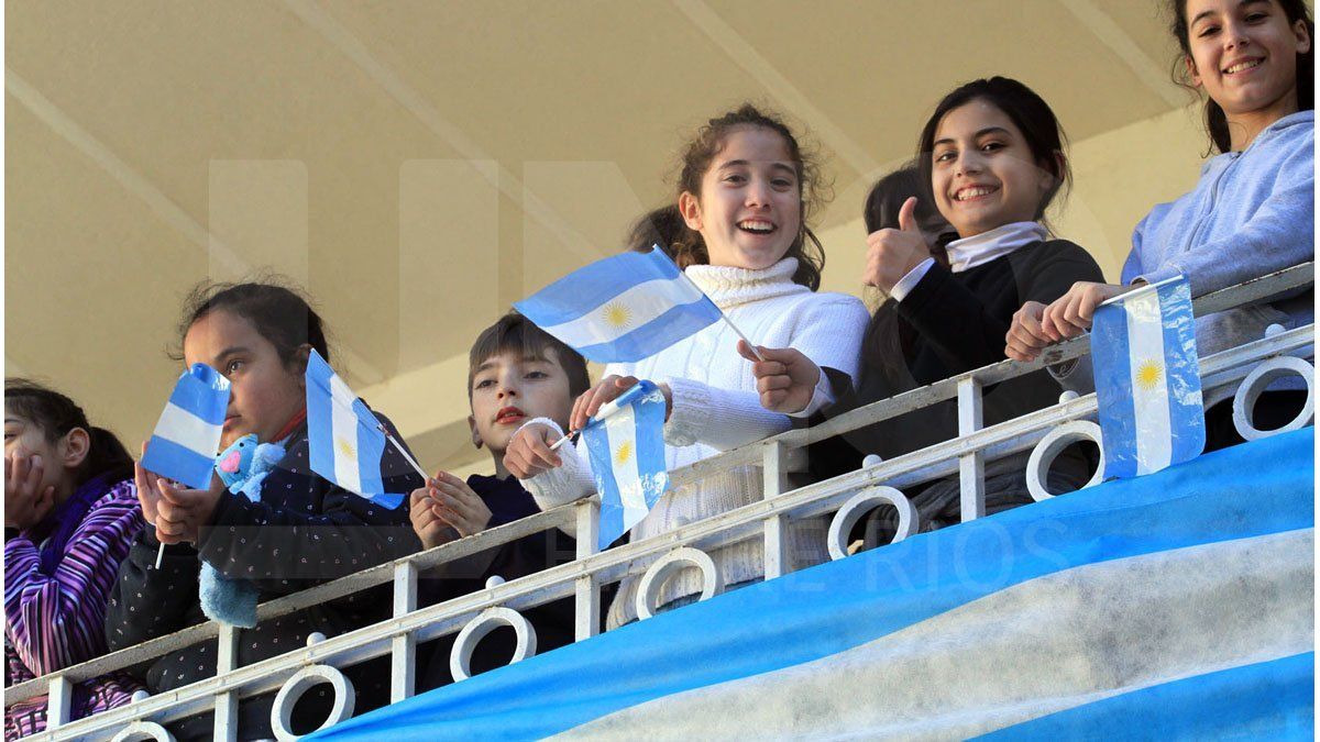 Boleto gratuito para estudiantes que participen de la promesa de lealtad a la bandera