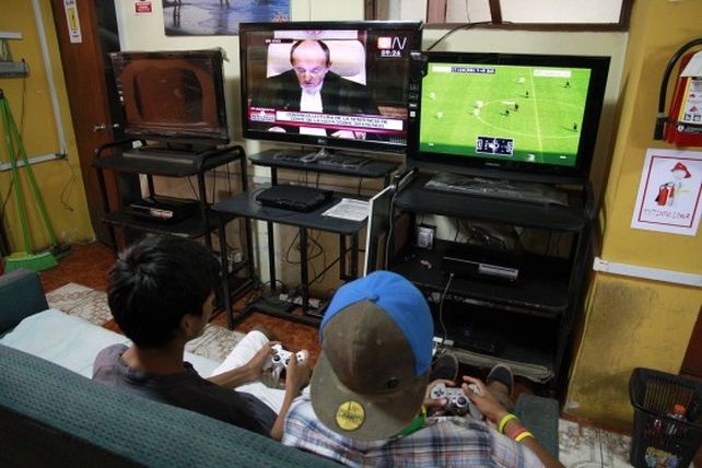 China estudia prohibir que los chicos jueguen a videojuegos a partir de la medianoche