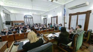 La sesión terminó con 8 votos positivos y 8 negativos, por lo que la adhesión al RIGI la definió la vicegobernadora.