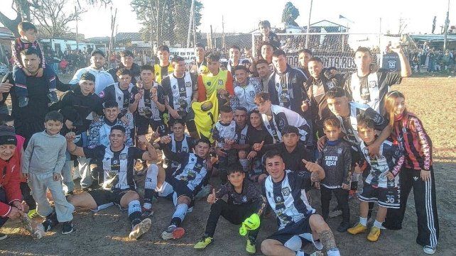 Deportivo Santa Rosa consiguió imponerse a Los Canarios por la mínima diferencia.