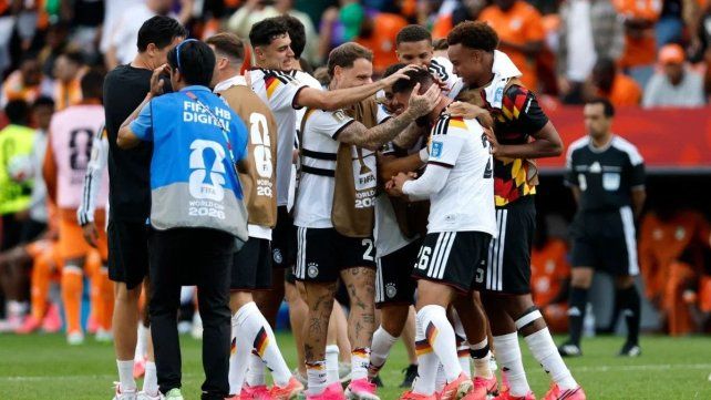 Alemania se lo dio vuelta en el final a Costa de Marfil y aseguró su clasificación