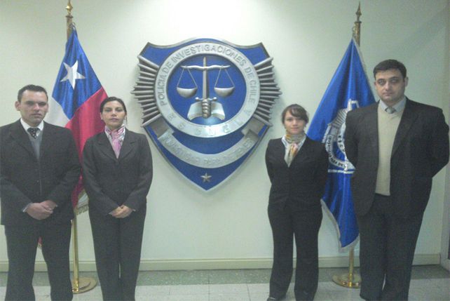 De izquierda a derecha: Oficial Auxiliar Leonardo Esneyde